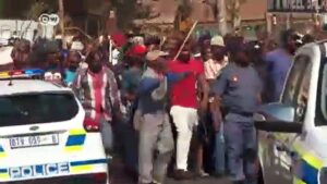 Nigeria-South-Africa-step-up-security-amid-looting