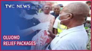 Oluomo-distributes-relief-materials-to-3000-residents-in-Oshodi