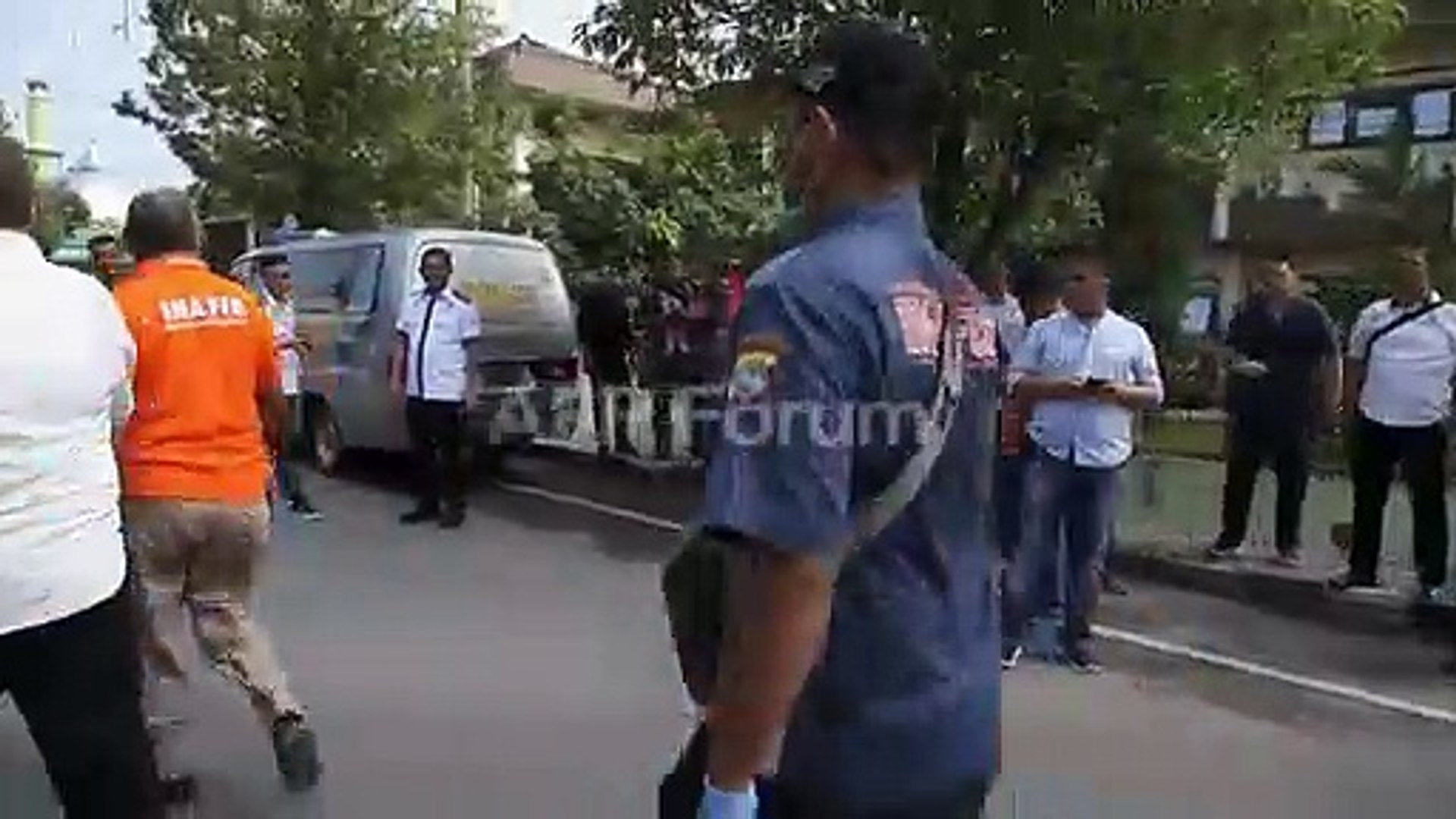 One-dead-six-injured-in-suspected-suicide-bombing-at-Indonesia-police-station