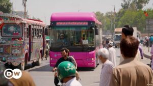 Pakistans-Pink-Buses