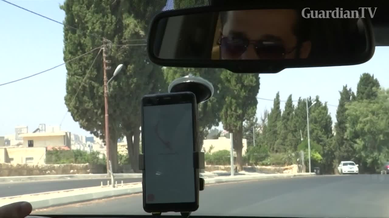 Palestinian-app-helps-drivers-avoid-Israeli-checkpoint-bottlenecks