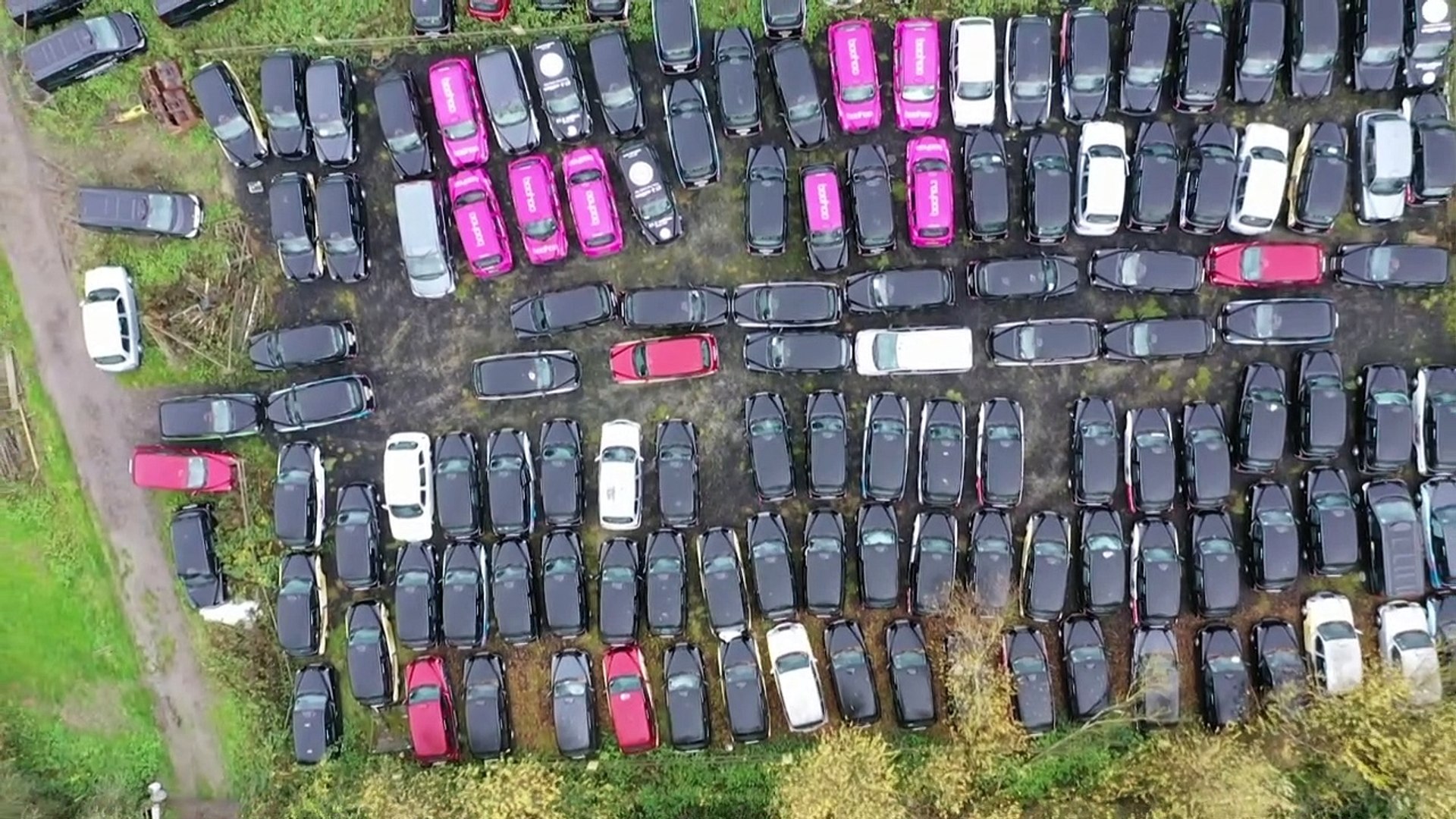 Pandemic-leaves-London-black-cabs-lying-in-taxi-graveyard