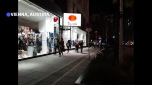 People-flee-after-Vienna-shootings