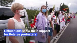 People-in-Lithuania-form-human-chain-for-Belarus