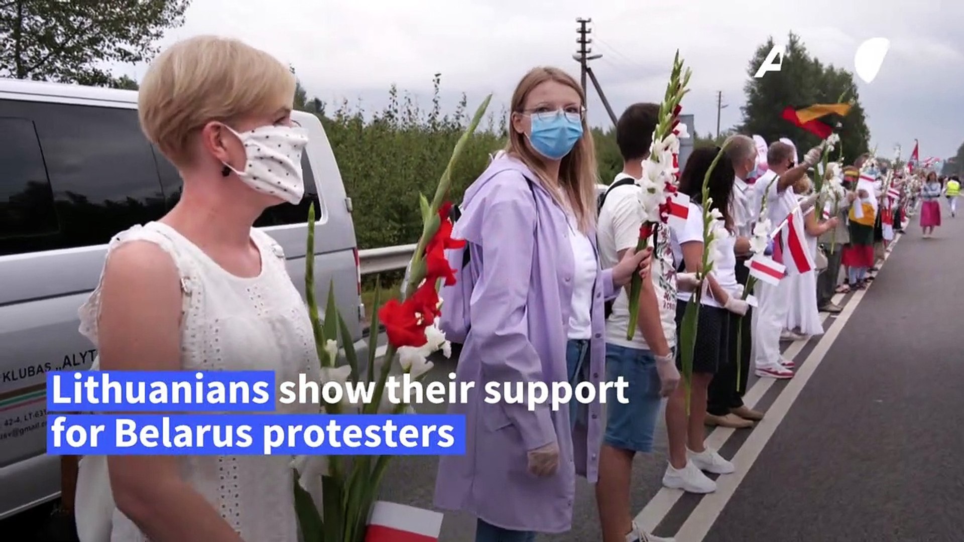 People-in-Lithuania-form-human-chain-for-Belarus
