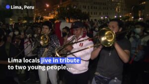 Peruvians-demonstrate-in-Lima-pay-tribute-to-killed-protesters