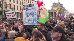 Police-fire-water-cannon-to-clear-Berlin-shutdown-protest