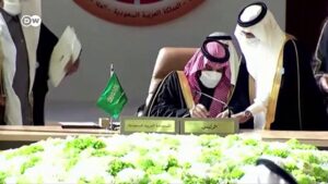 Qatar-Airways-flight-lands-in-Saudi-Arabia-for-1st-time-in-years