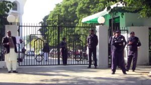 Reactions-outside-Pakistan-court-after-Musharraf-death-sentence
