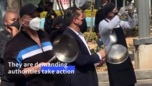 Restaurant-staff-protest-Mexico-City-Covid-19-shutdown