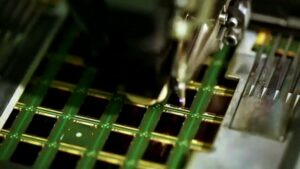 Samsungs-profits-fall-by-half-in-third-quarter