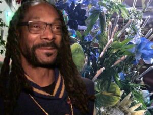 Snoop-Dogg-receives-48-joint-bouquet-for-birthday-1