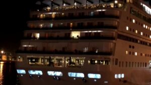 South-Africa-quarantines-1700-on-cruise-ship