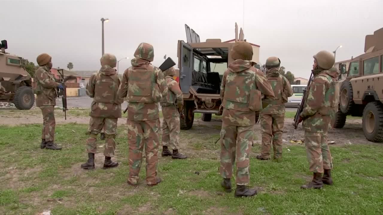 South-African-soldiers-deployed-in-Cape-Town-to-help-fight-gangs