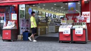 South-Koreans-stay-home-as-new-Covid-19-cases-set-daily-records