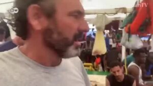 Spain-invites-stranded-migrants-to-disembark-in-Algeciras