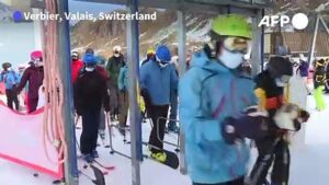 Swiss-urged-to-hit-the-slopes-to-save-ski-season