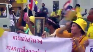 Thai-protesters-delivering-grievance-letters-met-with-water-cannons