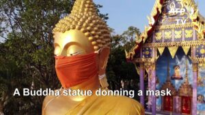 Thai-temple-puts-face-mask-on-giant-Buddha-statue