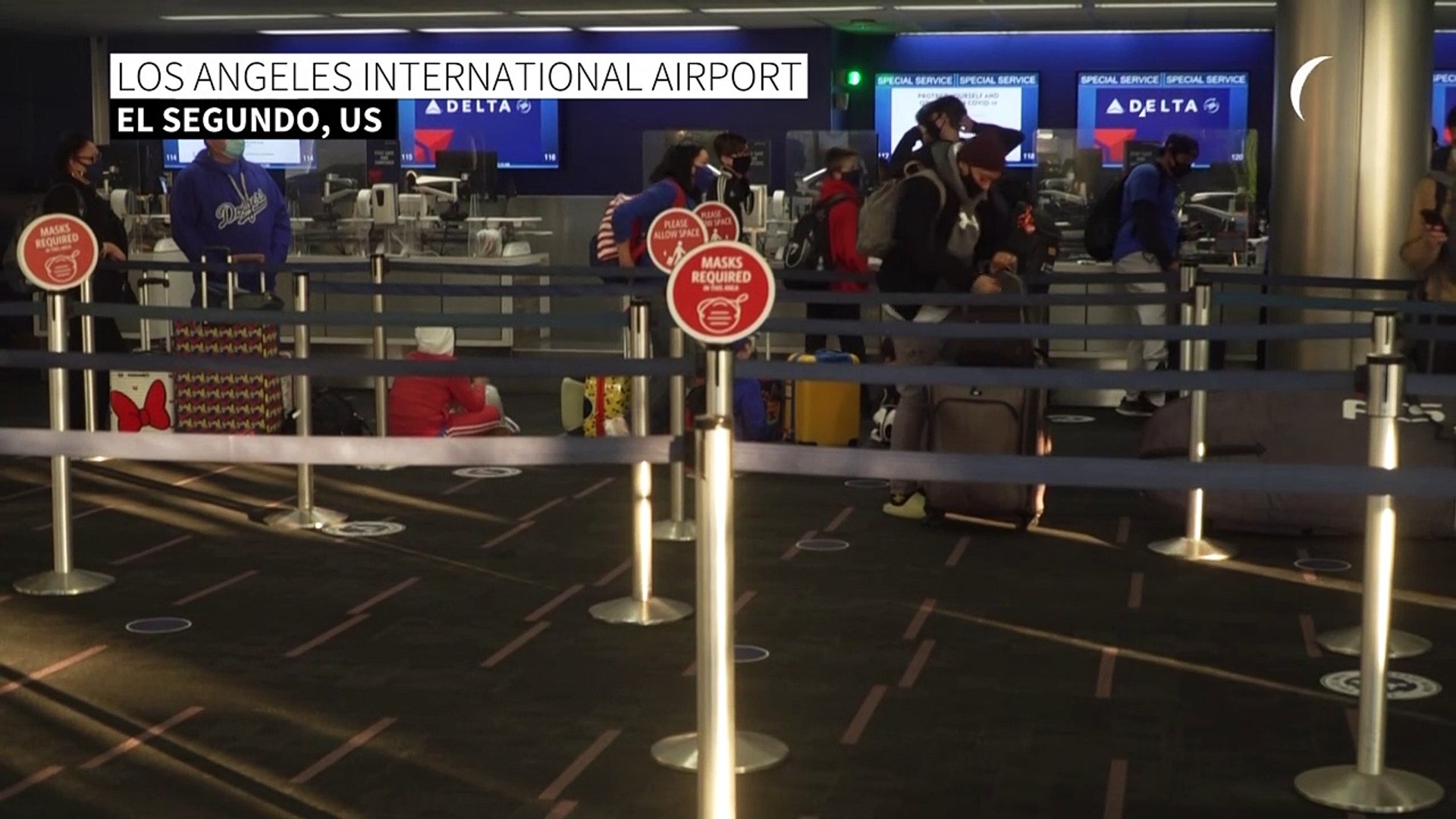 The-scene-at-LAX-before-Thanksgiving-as-authorities-warn-Americans-not-to-travel
