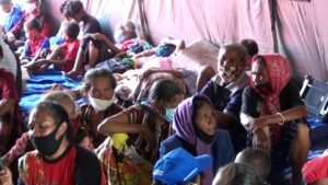 Thousands-flee-as-Indonesian-volcano-bursts-to-life