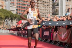 Ugandas-Cheptegei-smashes-5km-world-record