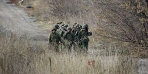 Ukraine-troops-rebels-pull-out-of-Donbass-village