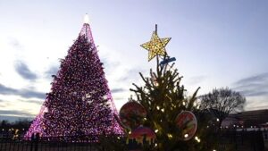Washington-DC-lights-up-for-Christmas