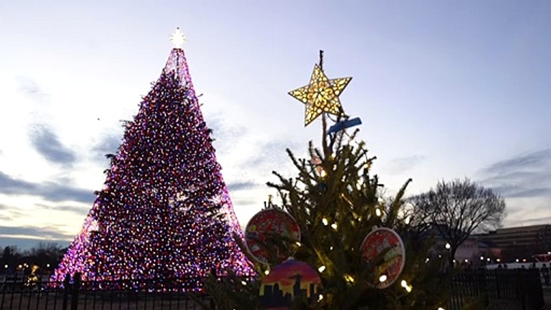 Washington-DC-lights-up-for-Christmas