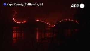 Wildfire-burns-near-Lake-Hennessey-in-Northern-California