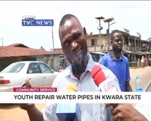 Youth-repair-water-pipes-in-Kwara-state