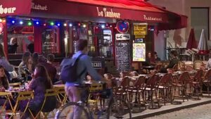 Paris-residents-fed-up-with-noise-from-Covid-terraces