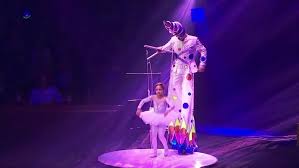 On-the-road-with-Frances-Arlette-Gruss-circus