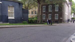 British-PM-adviser-Dominic-Cummings-arrives-at-Downing-Street