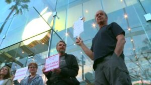 Justice Department drops lawsuit against Apple