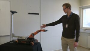 3D vision makes industrial robots friendly
