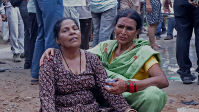 India: Stampede at Hindu event kills mostly women and kids