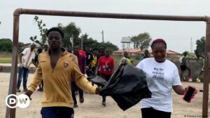 Young Nigerians ‘plogging’ to clean up environment