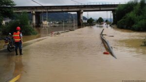 China struggles with extreme rain and heat