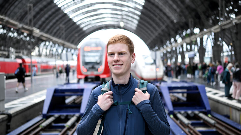 Meet the German teen who lives on trains