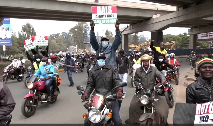 Kenyan police fire teargas amid pro and anti-govt protests