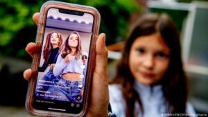 Should kids be banned from Socia Media?