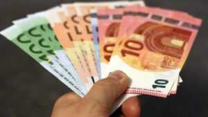 Italy cracks down on Naples’ money printing industry
