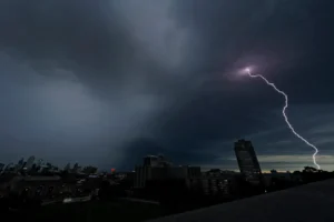 US faces harsh summer tornado, hurricane season