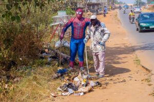 Jonathan Olakunle, the “Nigerian Spiderman” of the environment
