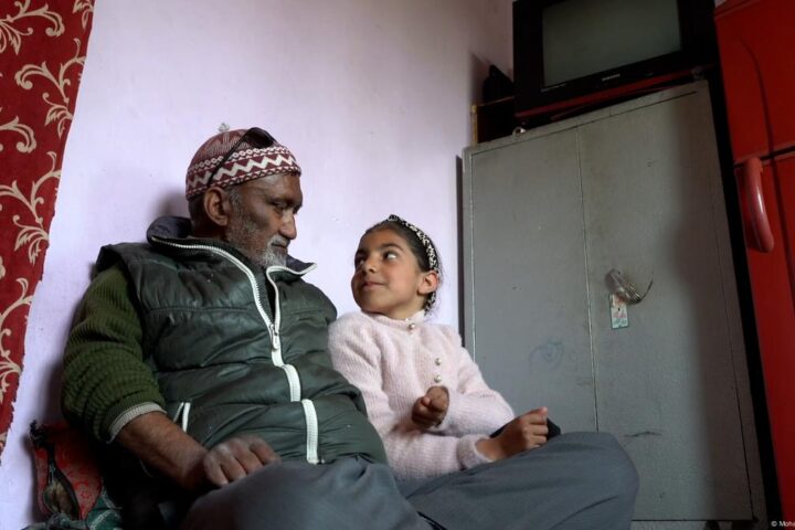 Kashmir: Choosing to live in a leper colony