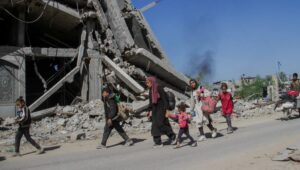 ‘Simply apocalyptic’ and ‘too risky’: Papers react to Gaza aid distribution deaths