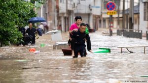 Massive rains cut off towns, villages in southern China