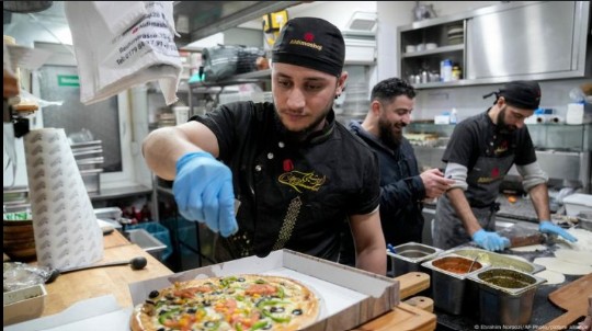How well have 2015 refugees integrated in German job market?