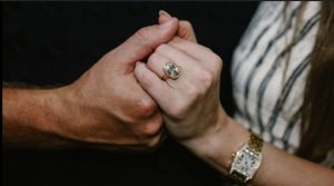 Engaged! Kelce put a ring on it – Swiftly